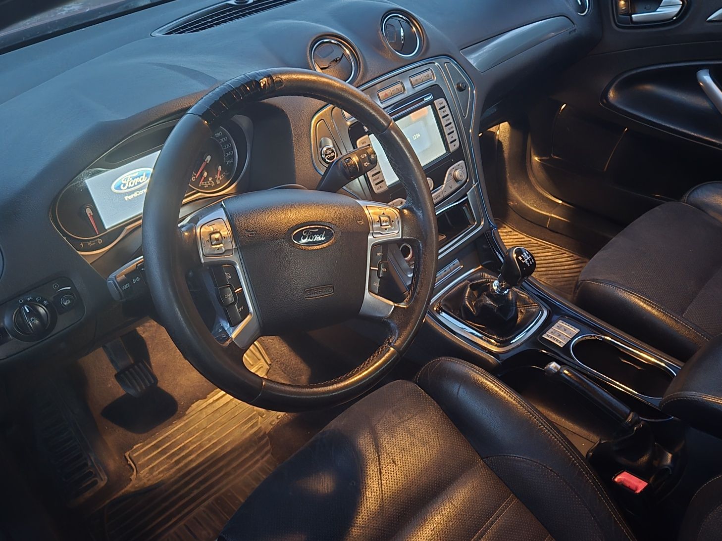 Forda Mondeo bogate