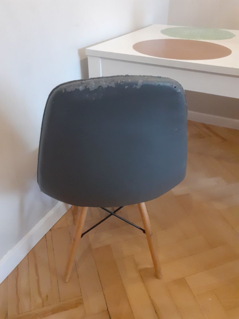 Cztery 4 krzesła szare drewniane tapicerowane Białystok