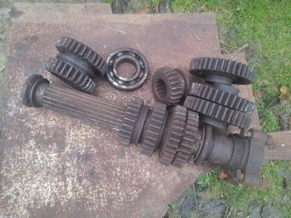 Вал та зубчасті колеса (шестерні)на лебідку