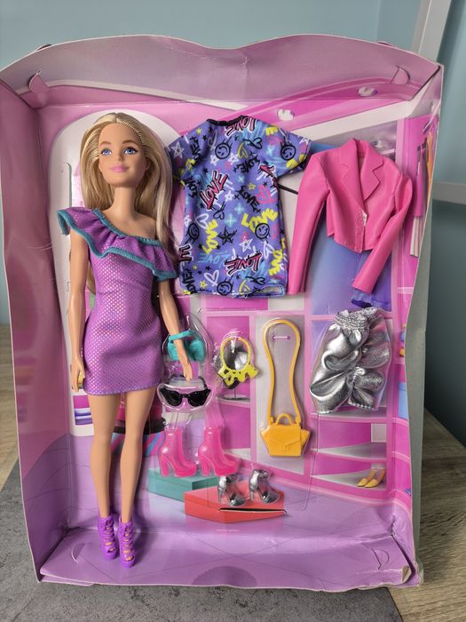 Nowa lalka Barbie Millie z zestawem ubranek hyt61 uszkodzone pudełko