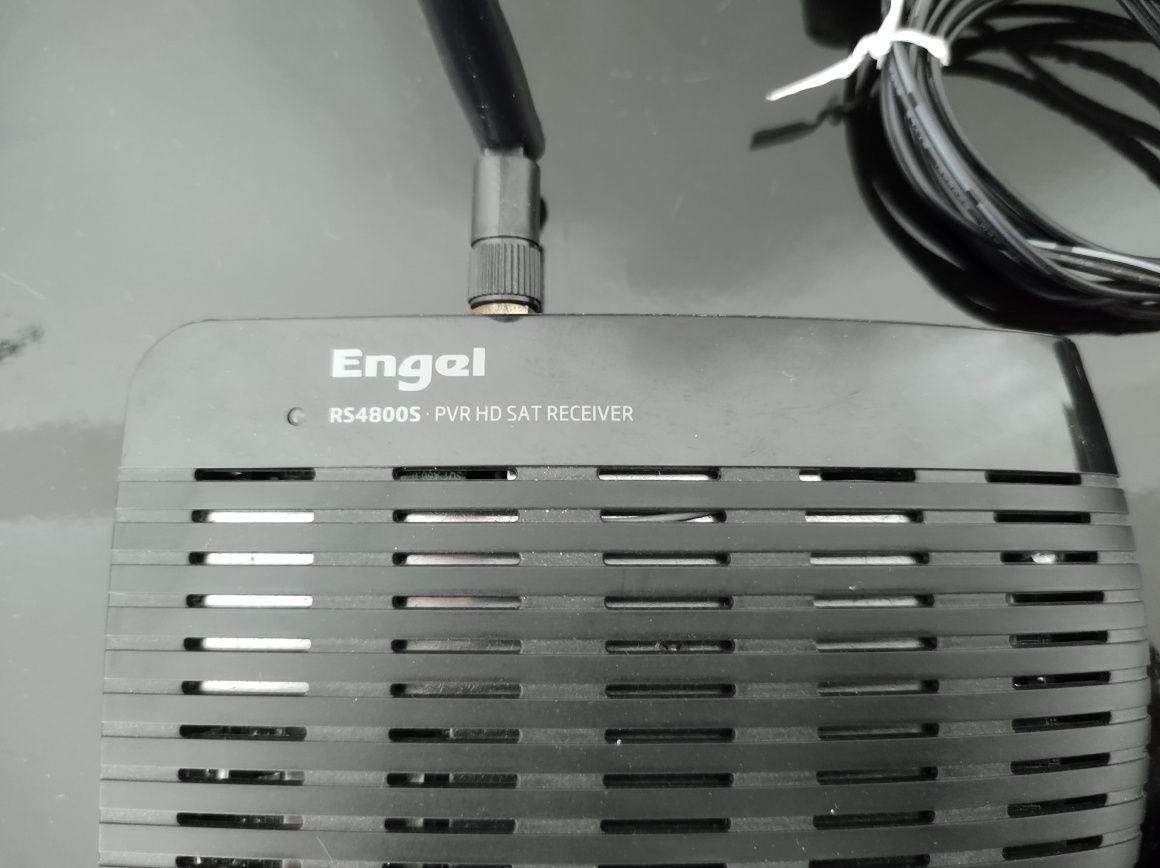 Aparelho de TV satélite Engel RS4800S