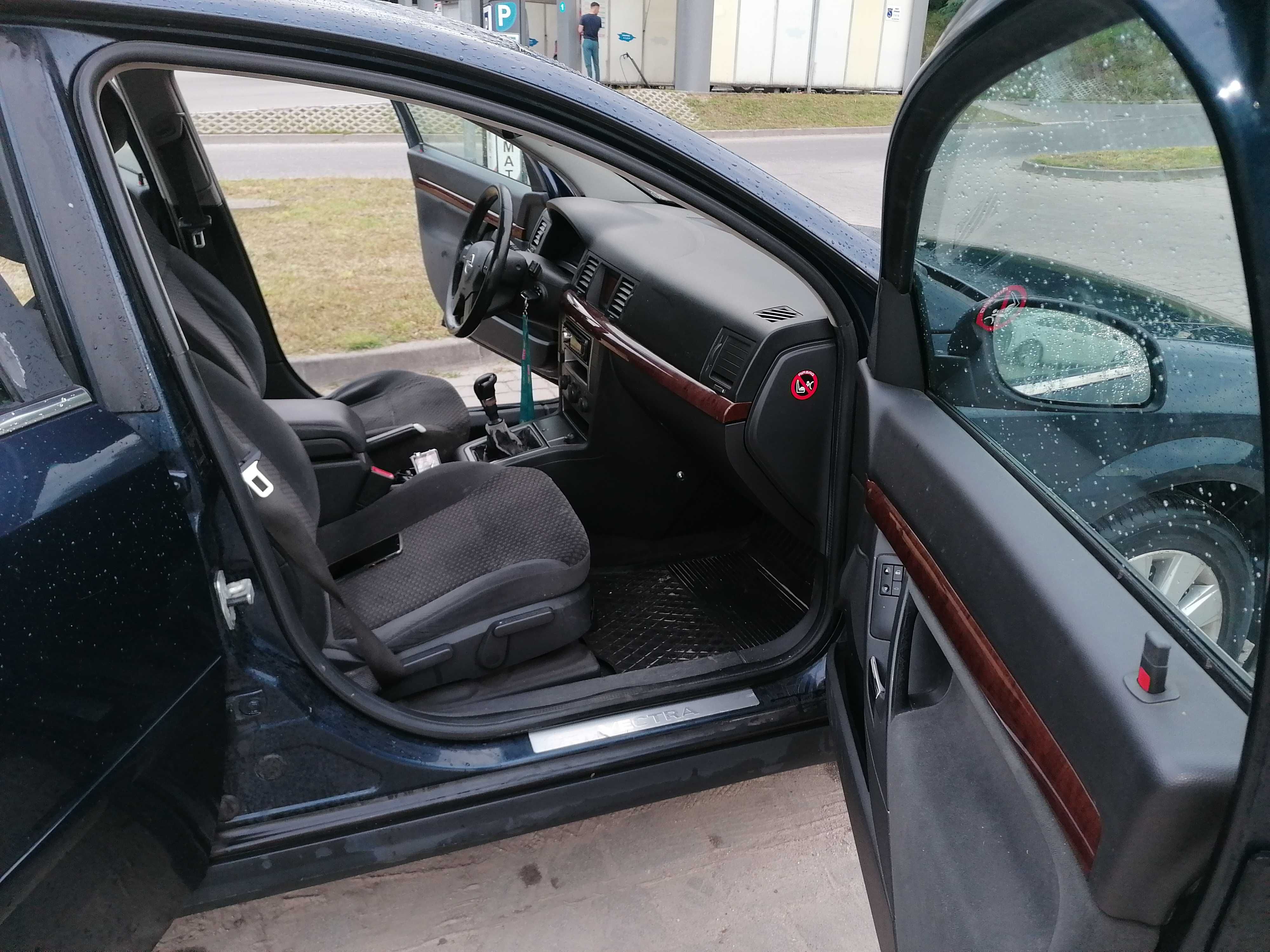 Vectra 1.8  sedan z LPG  dofinansowany