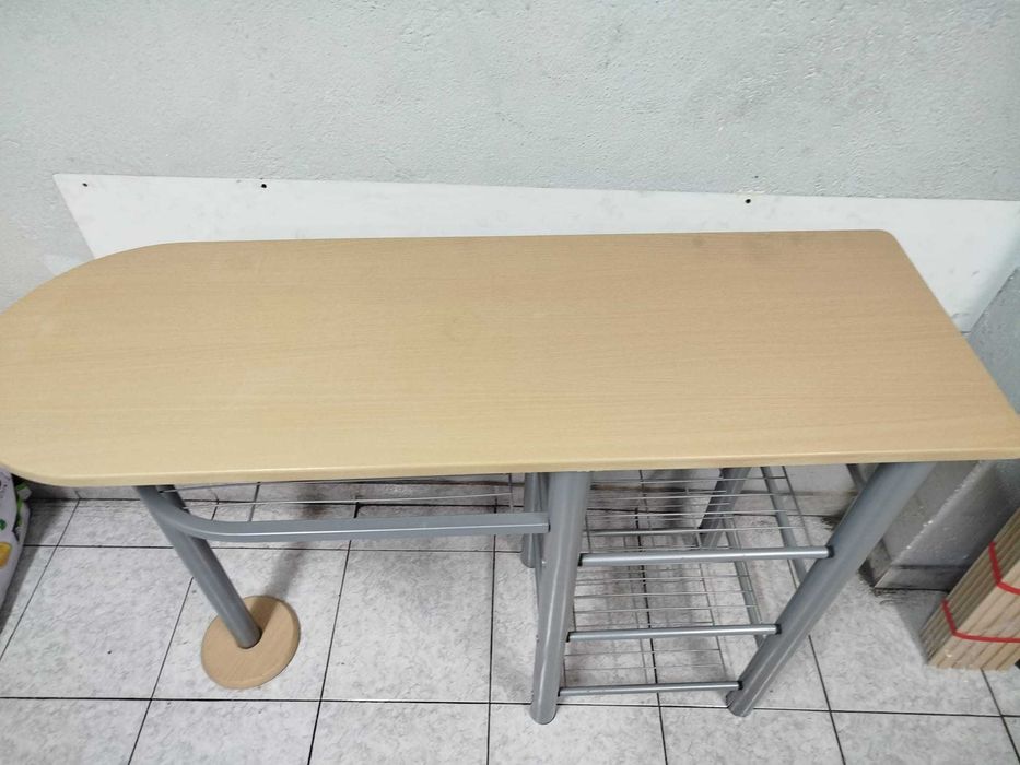 Mesa de Apoio (Cozinha) + 2 Cadeiras