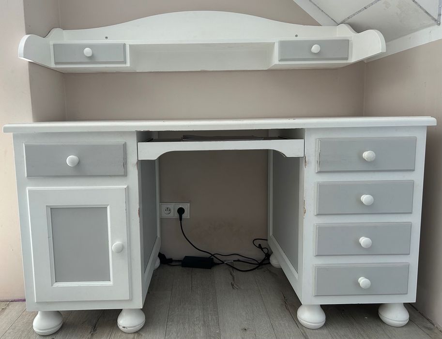 Drewniane meble młodzieżowe