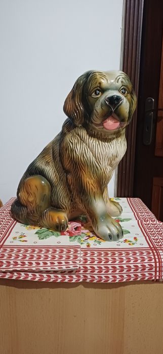 Cão em loiça para decoração
