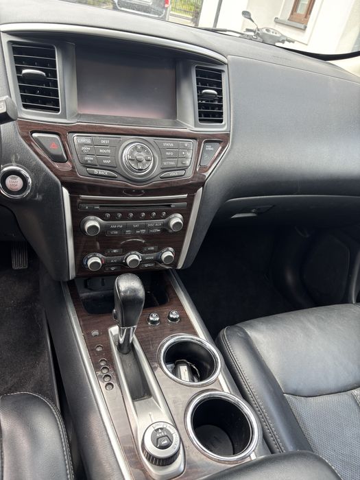 Nissan Pathfinder - 2015 - 3.5 v6 - 4x4 - dvd - szyberdach -kamera 360