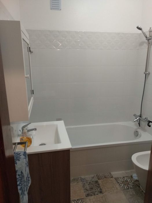 Apartamento T3, com dois WC,  para arrendamento