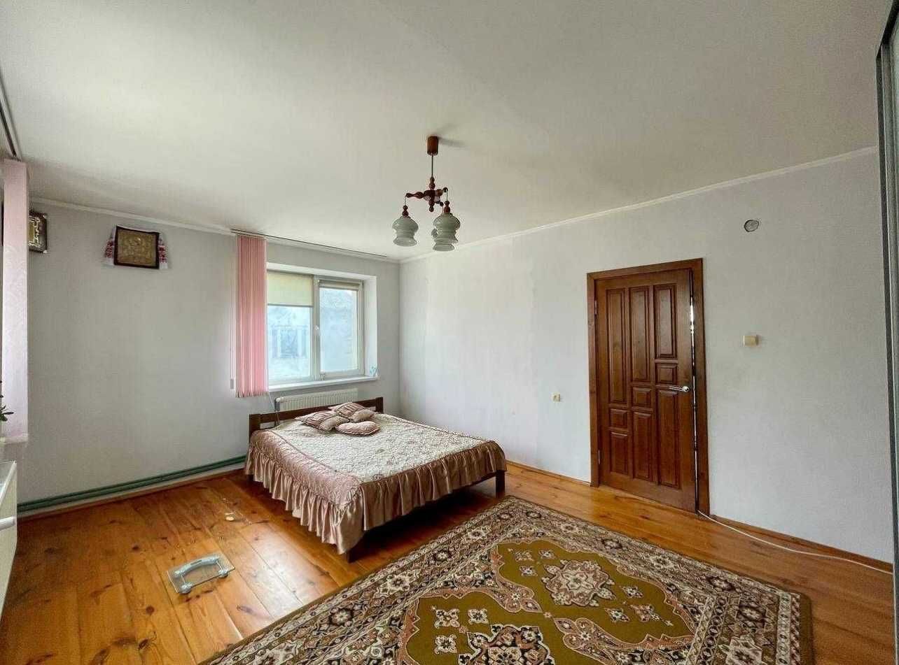 № 12565 - Будинок на початку с. Глибочиця, 237 м2, ділянка - 14 сот