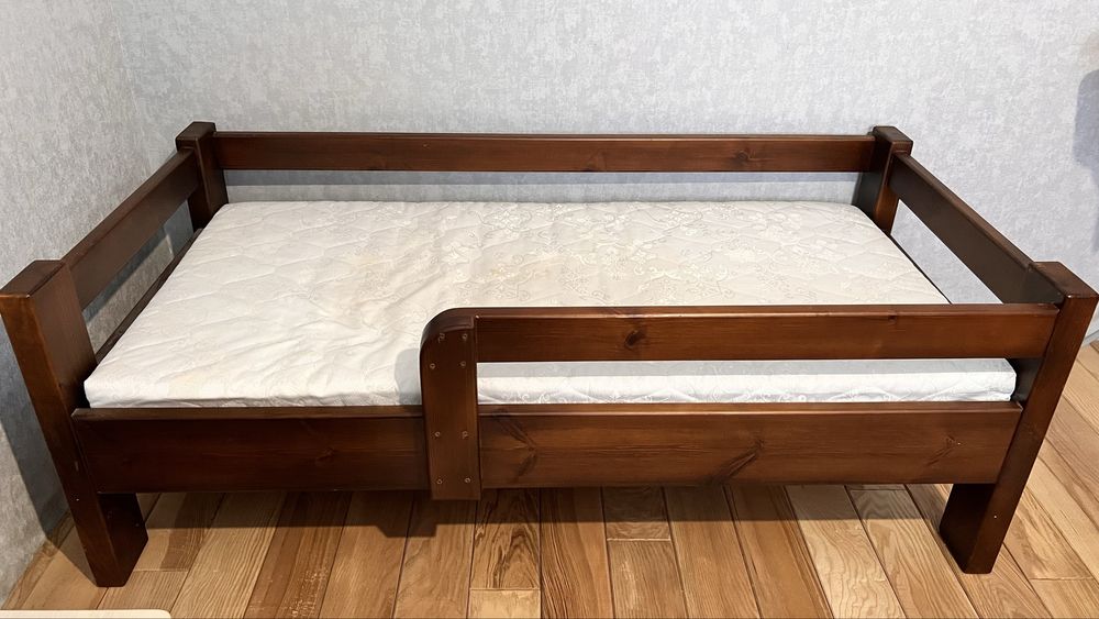 Ліжко деревяне з матрасом 1,50/76