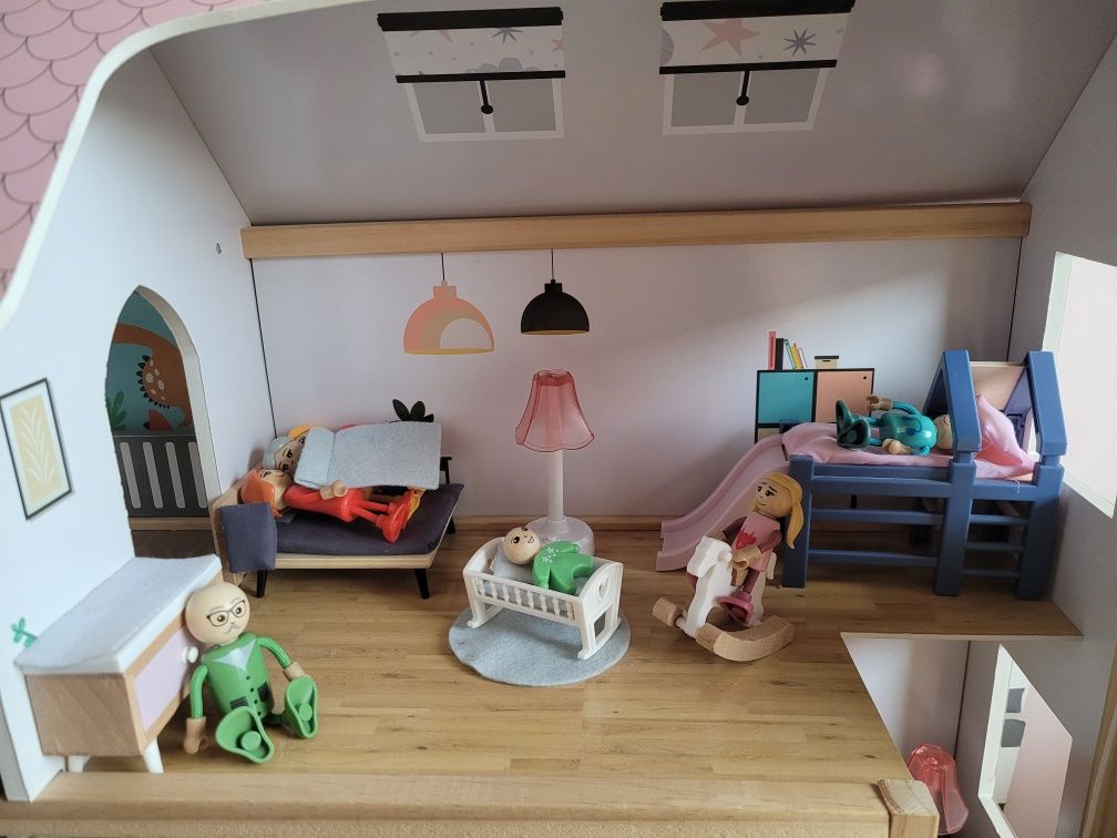 Drewniany domek dla lalek lidl