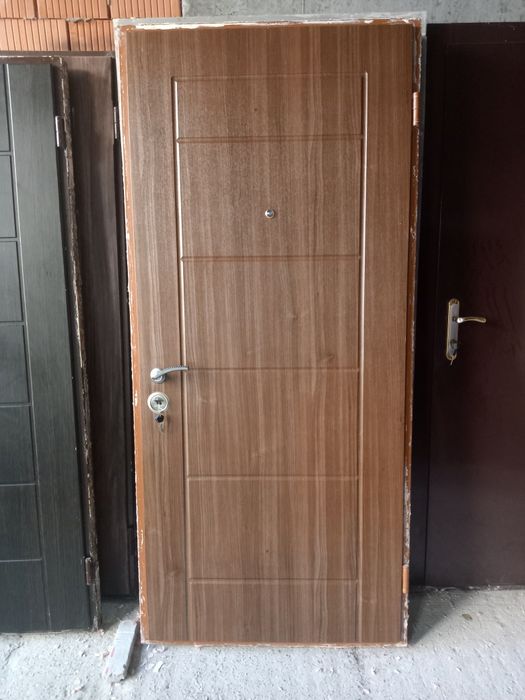 Дверь входная.  .