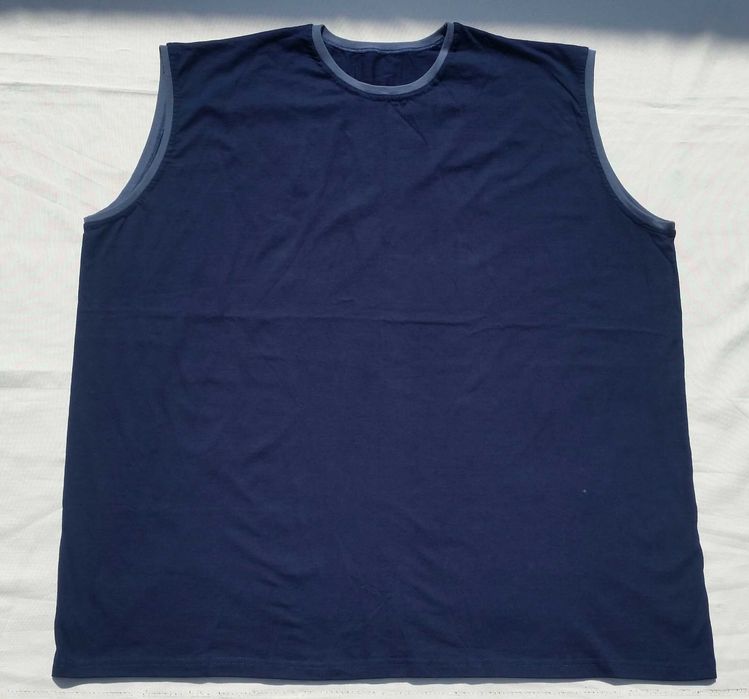 Duża męska koszulka bez rękawów. Granatowo-szara. Obwód 170cm.