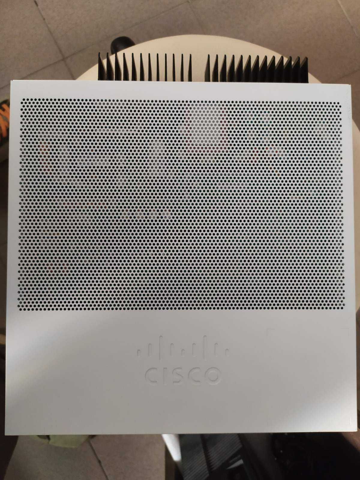Комутатор Cisco Catalyst C1000-16P-2G-L
