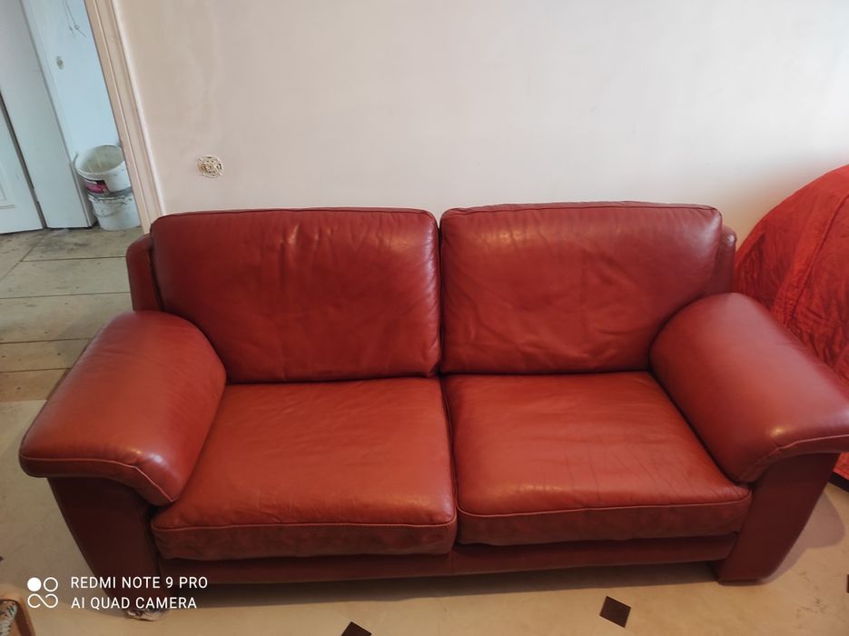 Шкіряний вживаний диван
