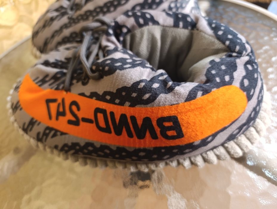 Продам модные тапки дутики
