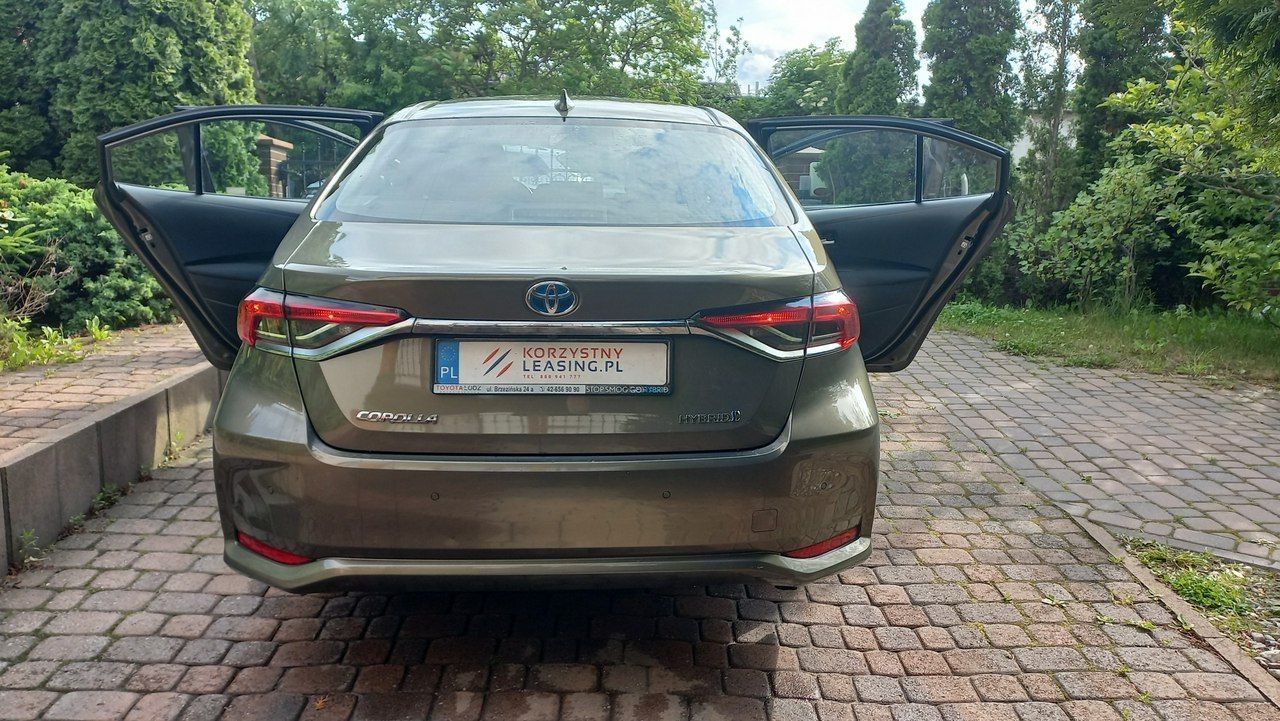 Toyota Corolla Comfort e-CVT 1.8 Hybryda Pełna historia ASO FV23% 48.7 export