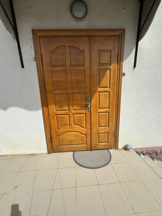 Вхідні дубові двері