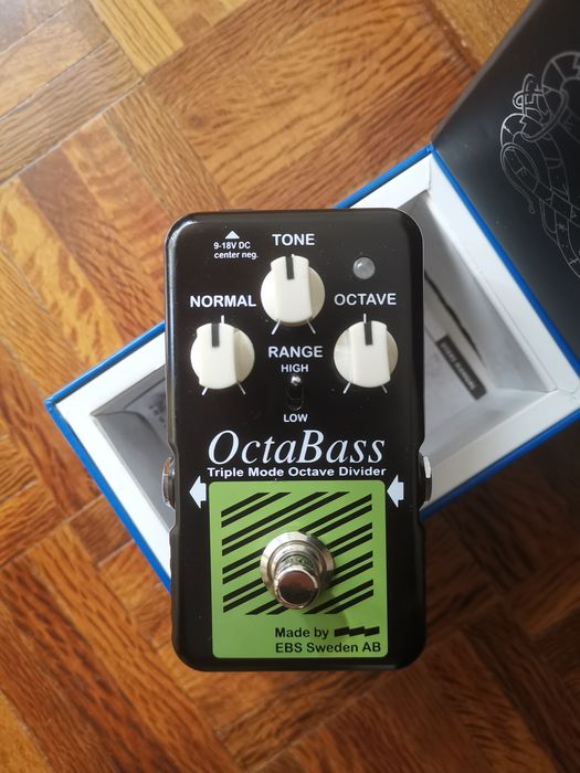 EBS Octabass Blue Label
Pedal octaver para baixo.