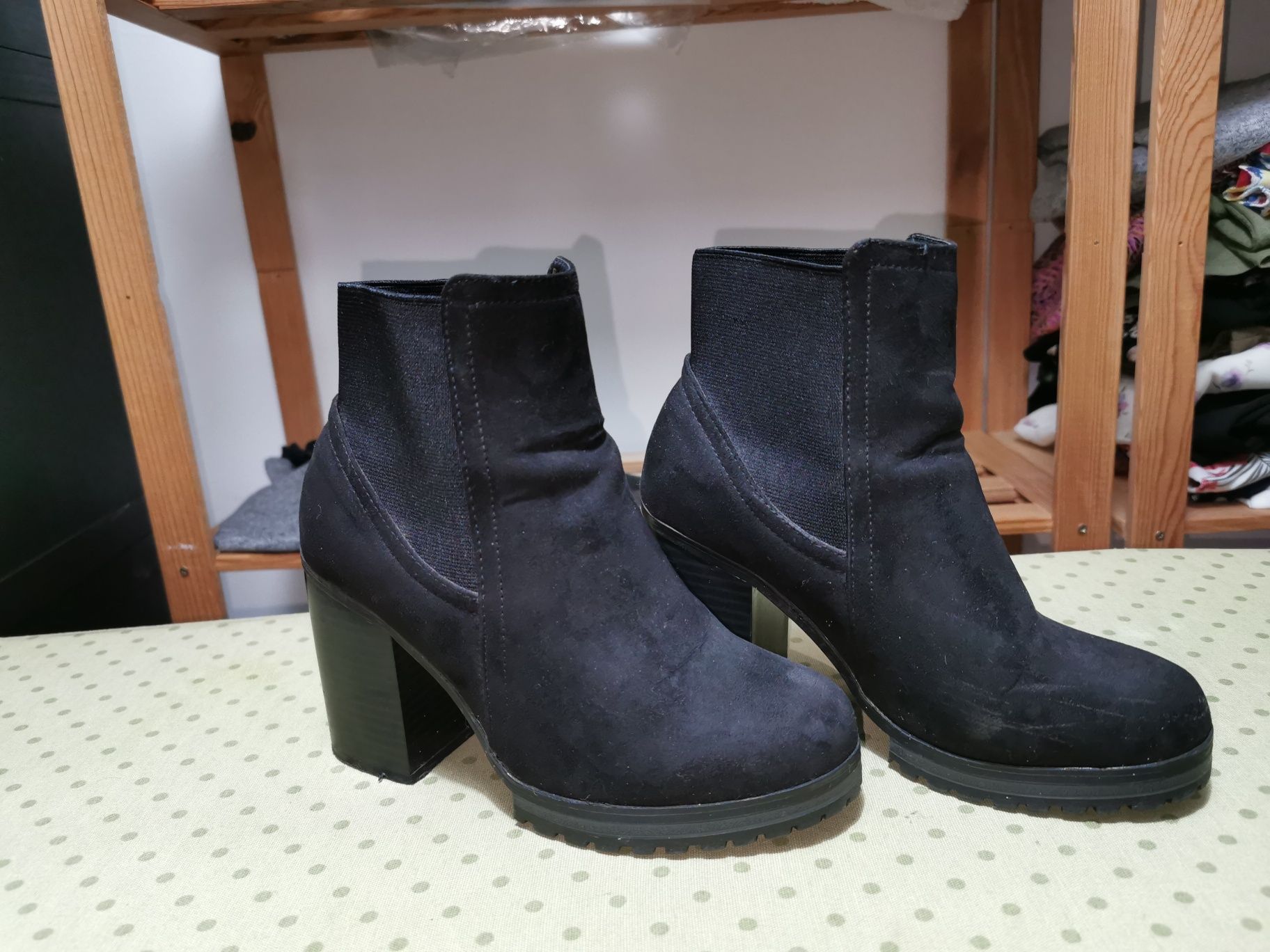 Botas usadas poucas vezes