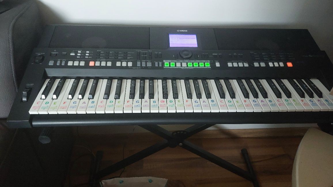 Keyboard yamaha psr s650