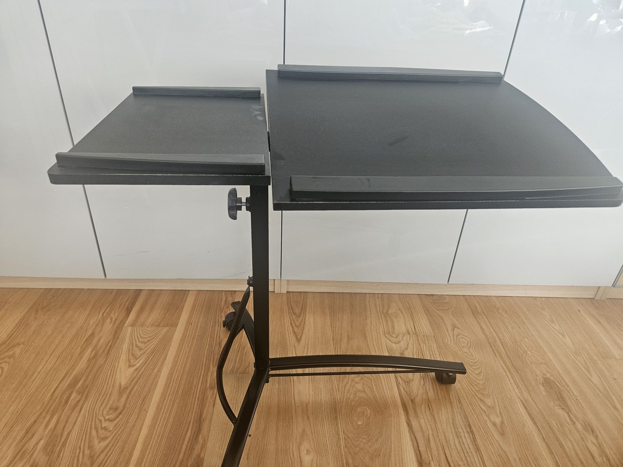 Stolik na laptopa czarny