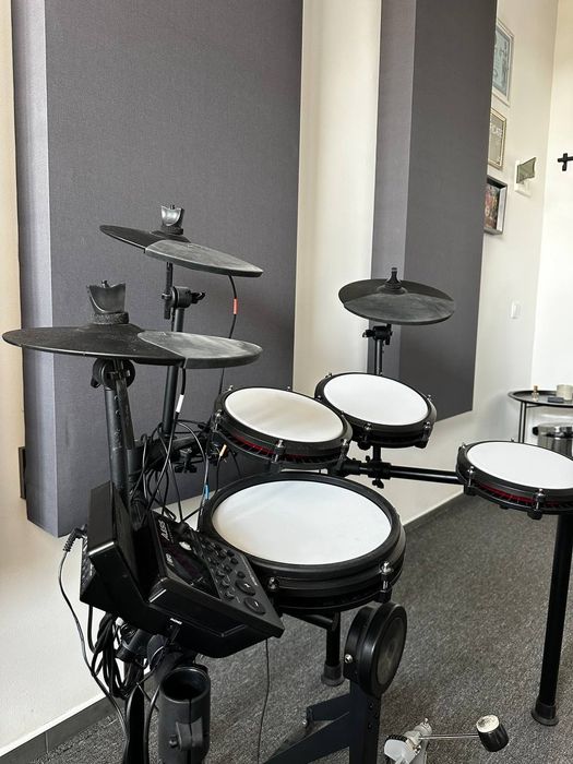 Електронна ударна установка Alesis Nitro Max Kit