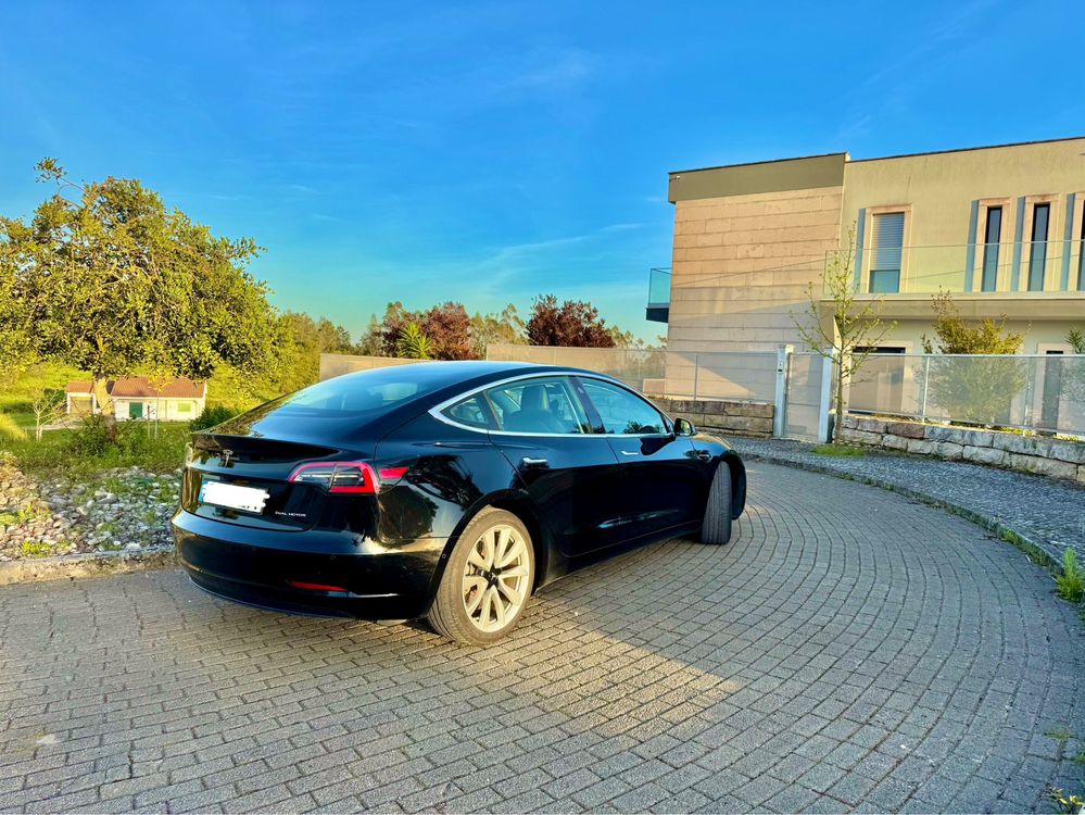 Tesla model 3 long range