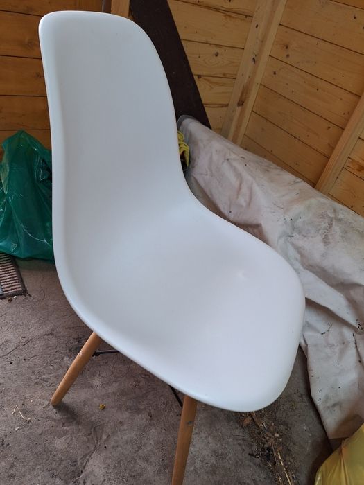 Krzesła skandynawskie białe