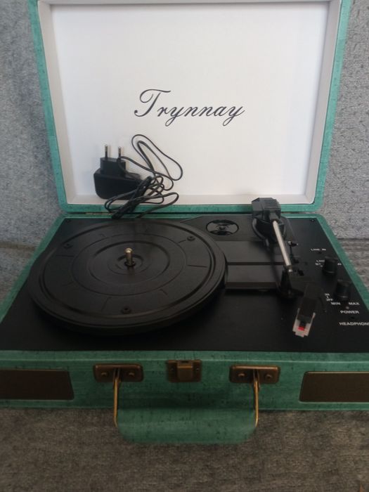 Gramofon walizkowy oraz Udreamer - opis.