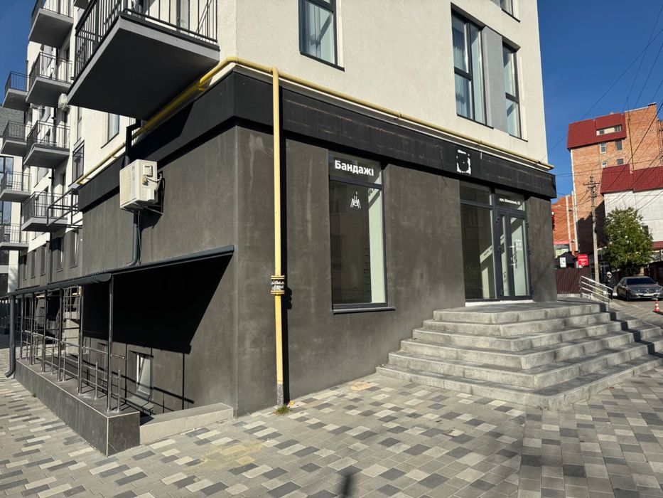 Продам комерційне приміщення в новобудові в центі міста власник