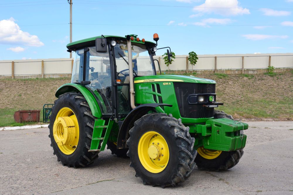 Трактор John Deere 6135 B  2019 року