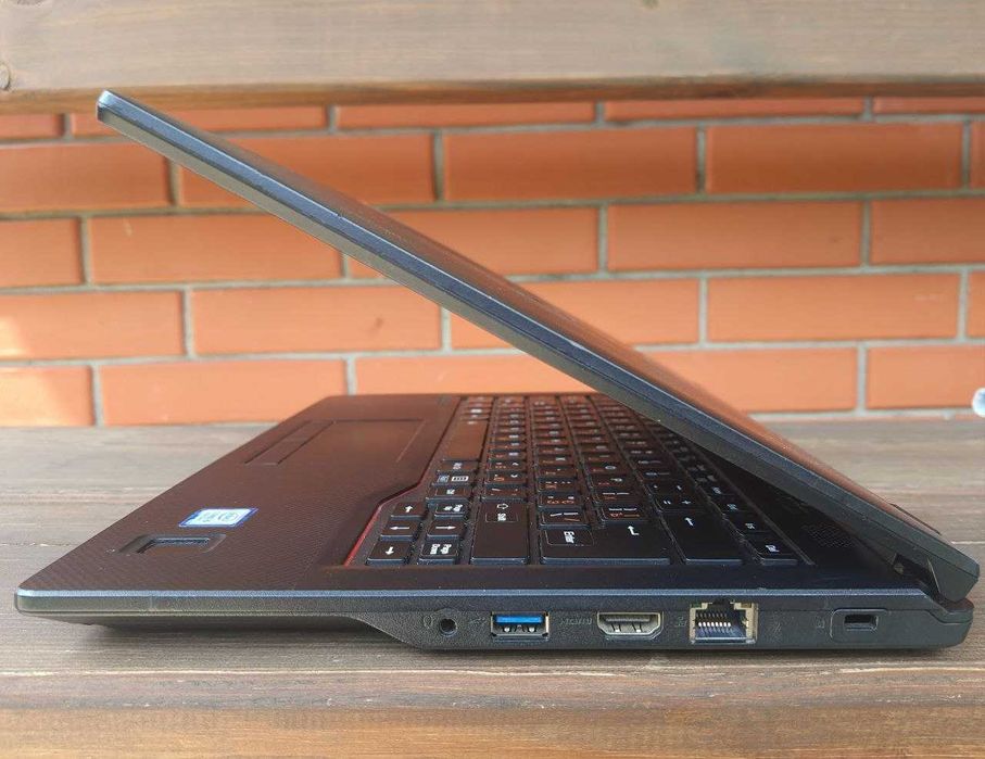 Ноутбук 14' Fujitsu Lifebook E548  core i5-8250U 8Gb DDR4 256Gb SSD