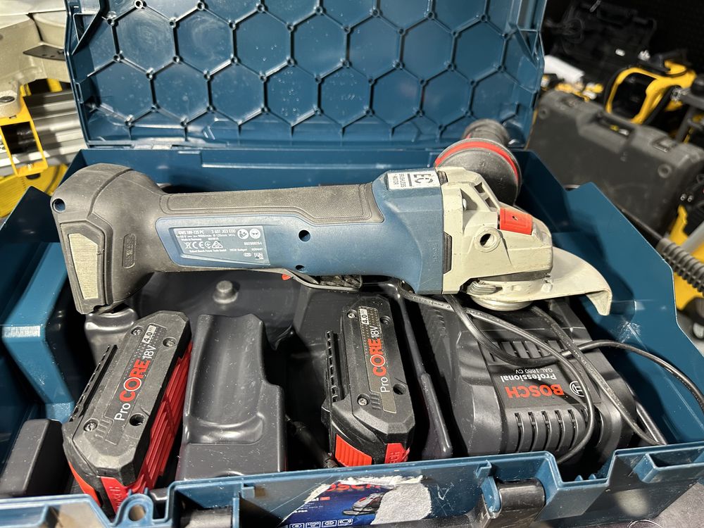 Безщіткова акумуляторна болгарка BOSCH GWS 18V-125 PC  Heavy Duty