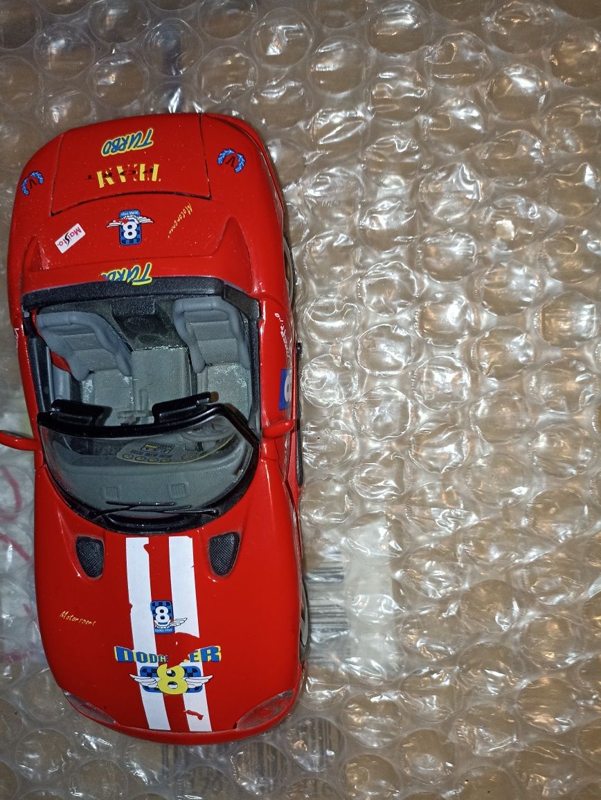 Model kultowego samochodu Dodge Viper  Majsto 1:24