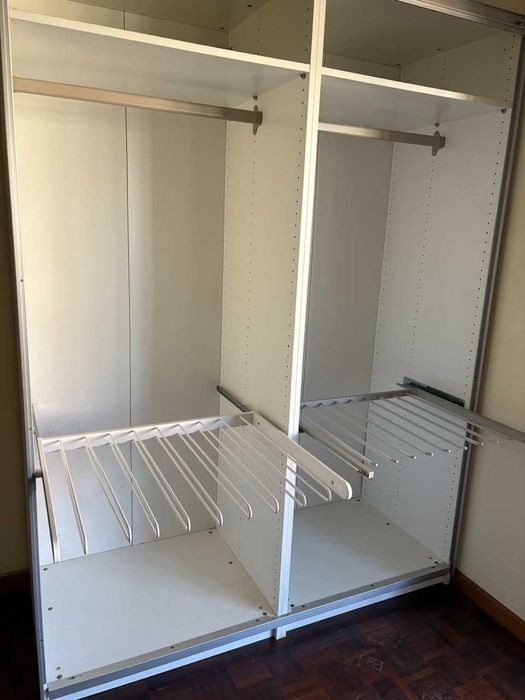 Armário roupeiro sem portas