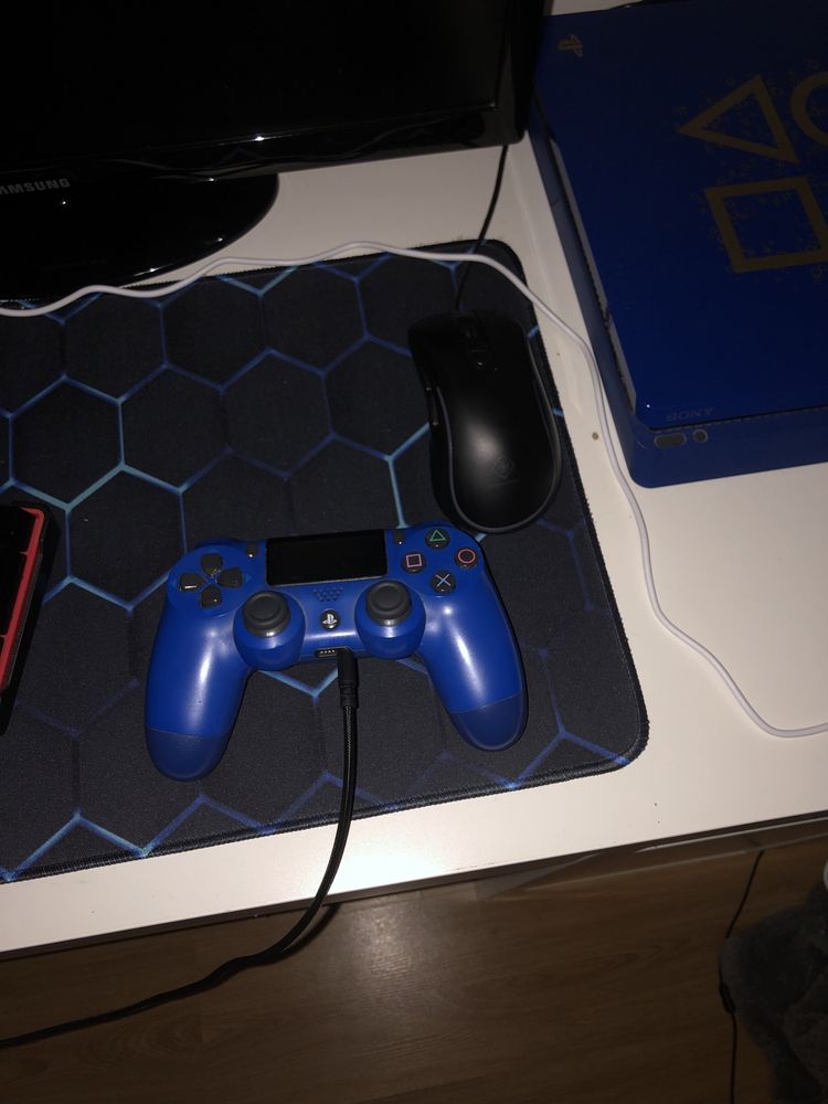 Ps4 com comando e teclado troco por pc