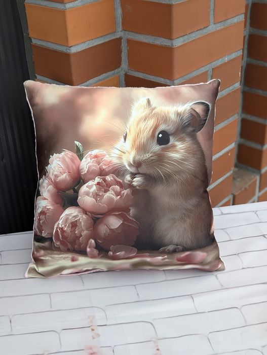 Poduszka z chomikiem 38 x 38 cm chomik piwonie prezent mieszkanie