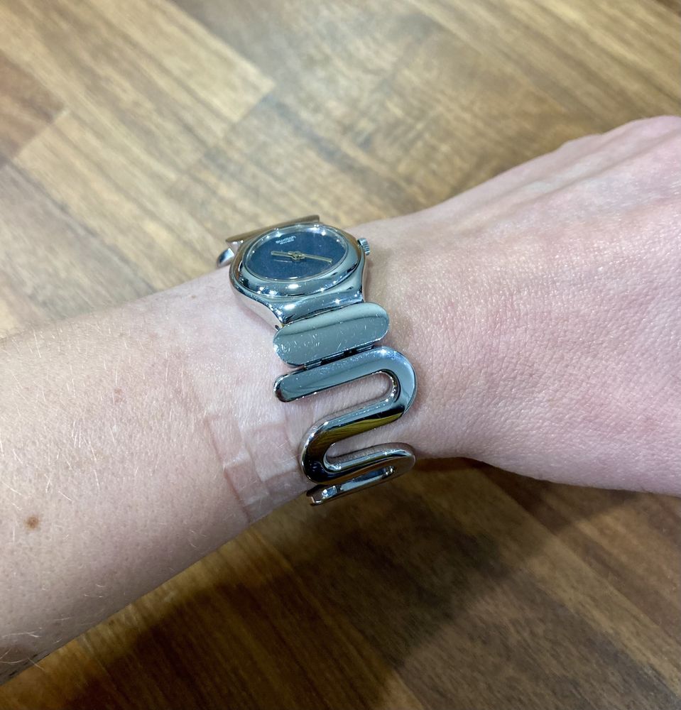 Relógio Swatch prateado