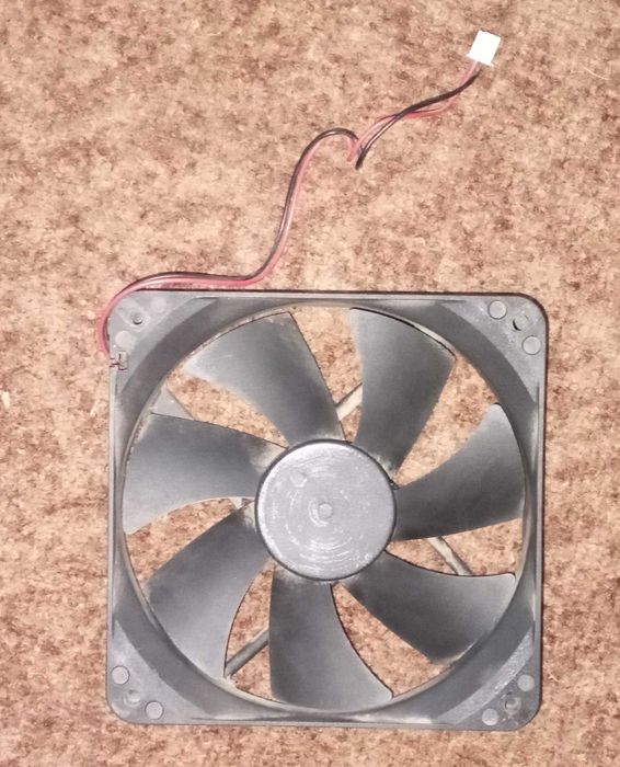 Корпусной вентилятор 120х120х25 мм 12 В