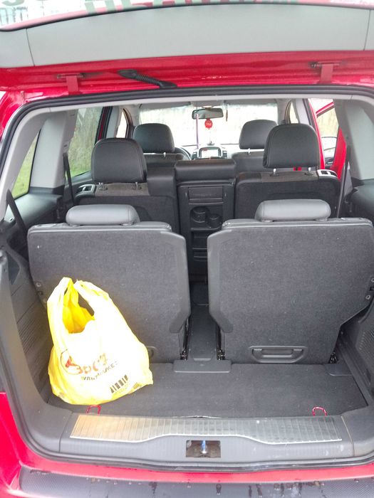 Машина Опель зефіра б