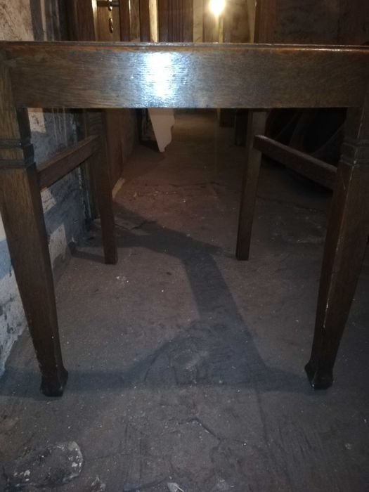 Krzesła brązowe stare