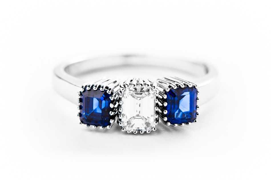 Chabrowy Złoty Pierścionek - 18K - 3,65g - SZAFIRY - DUŻY DIAMENT