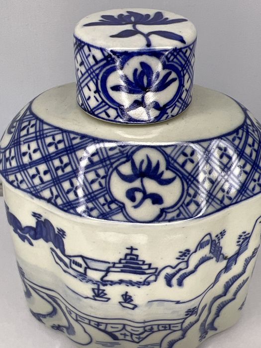 Chiński pojemnik na herbatę styl antyczny Ming porcelanowy