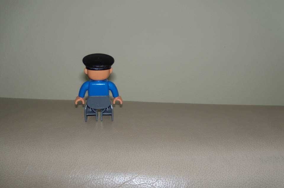 Figurka Lego Duplo listonosz