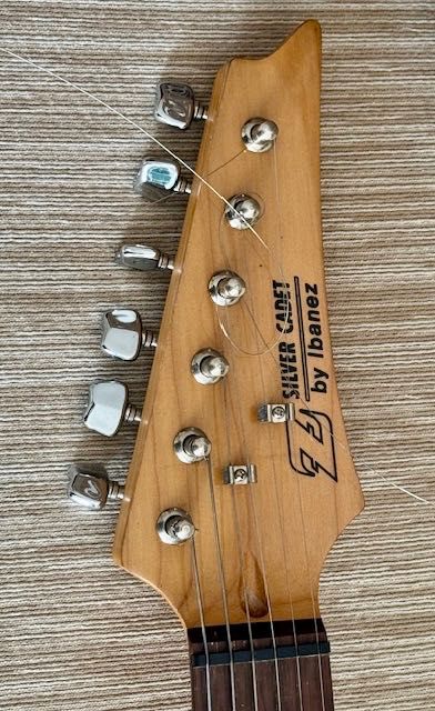 Kit Guitarra Eléctrica Ibanez + amplificador