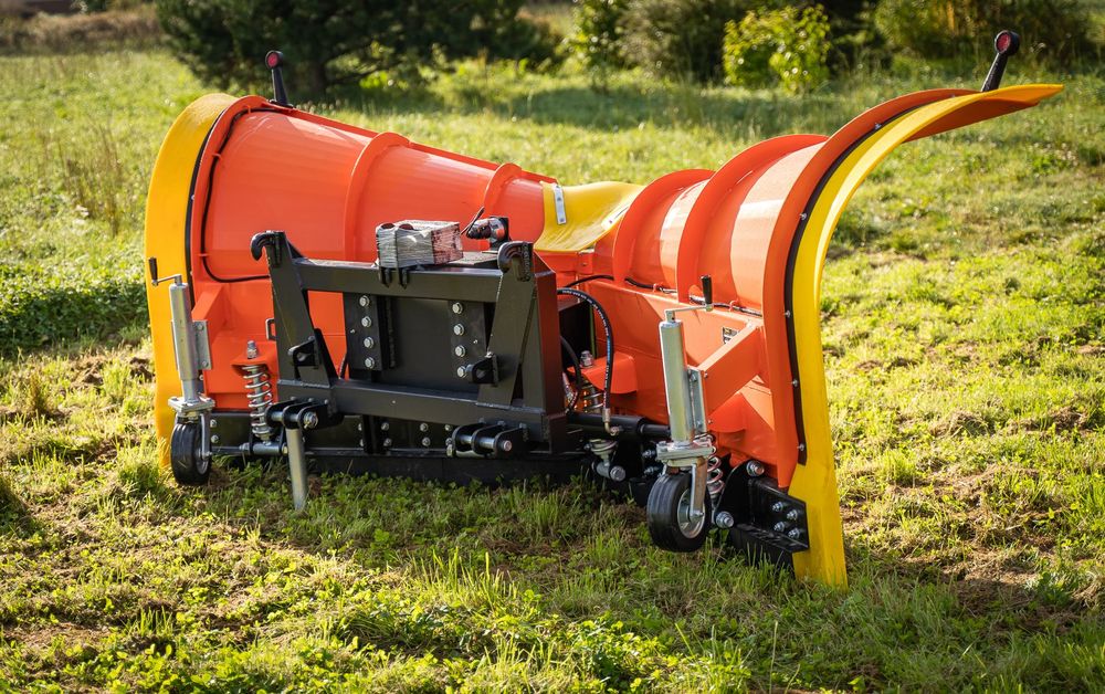 Pług śnieżny strzałkowy model 2 do ciągników, ładowarek nowy