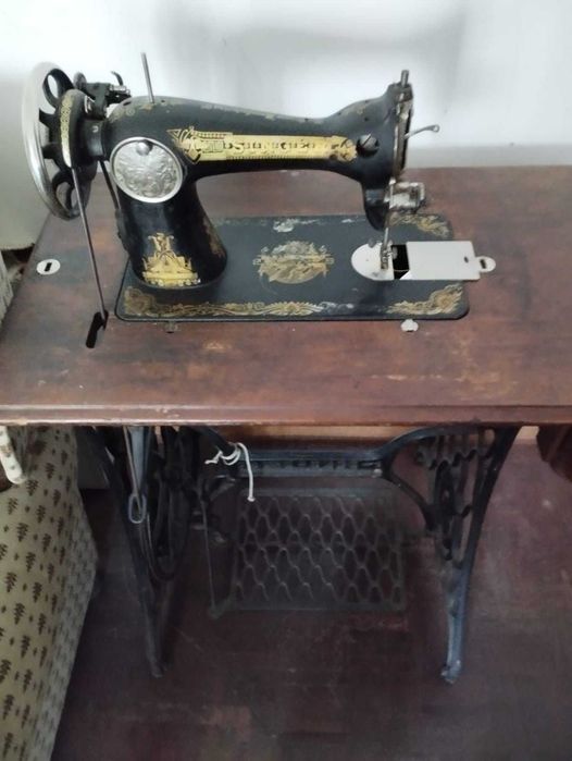 Singer Antiga a Pedal com Tampa e Mesa Original + motor adaptável