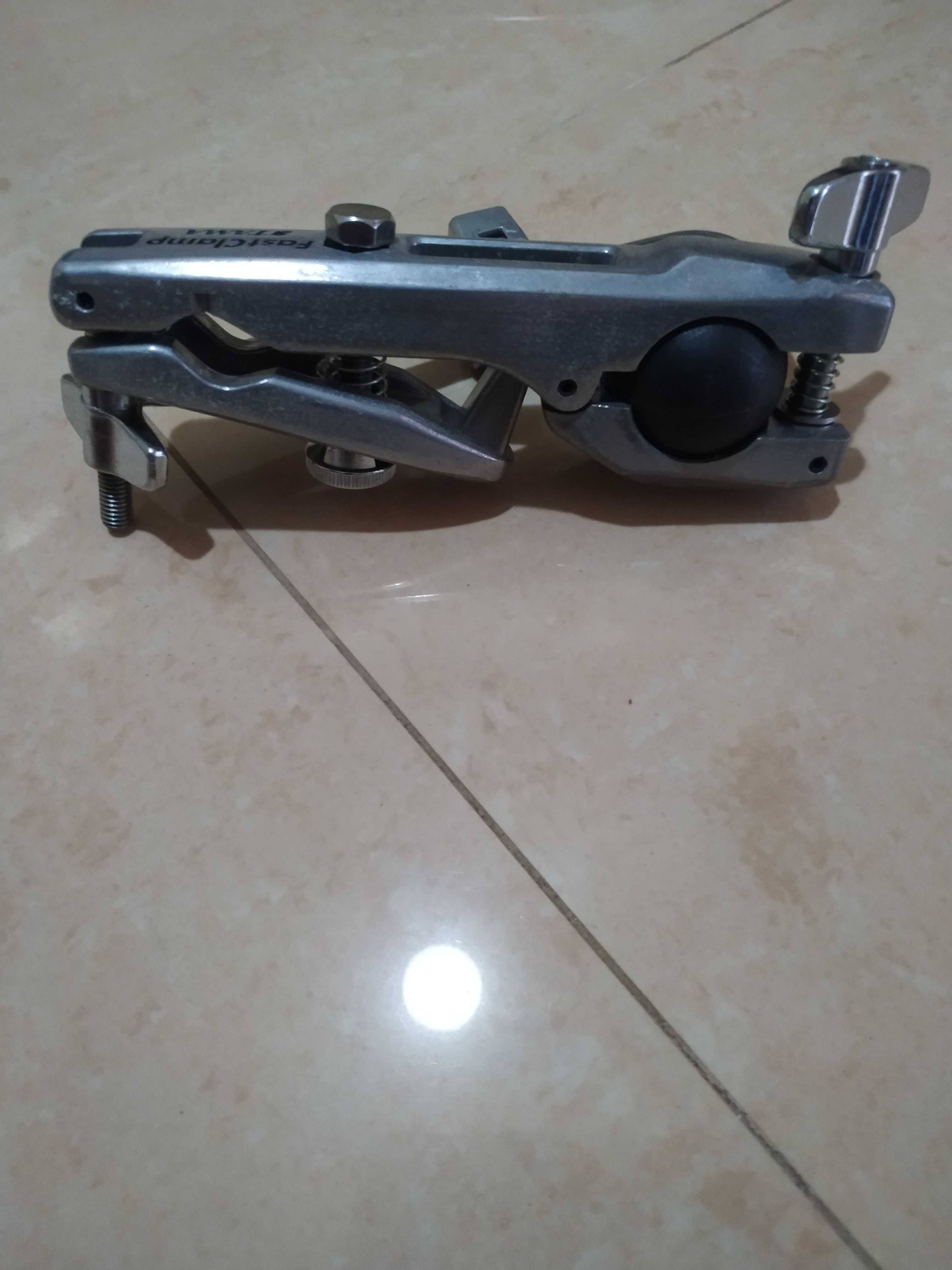 TAMA MC69 Single Tom Attachment – Excelente estado