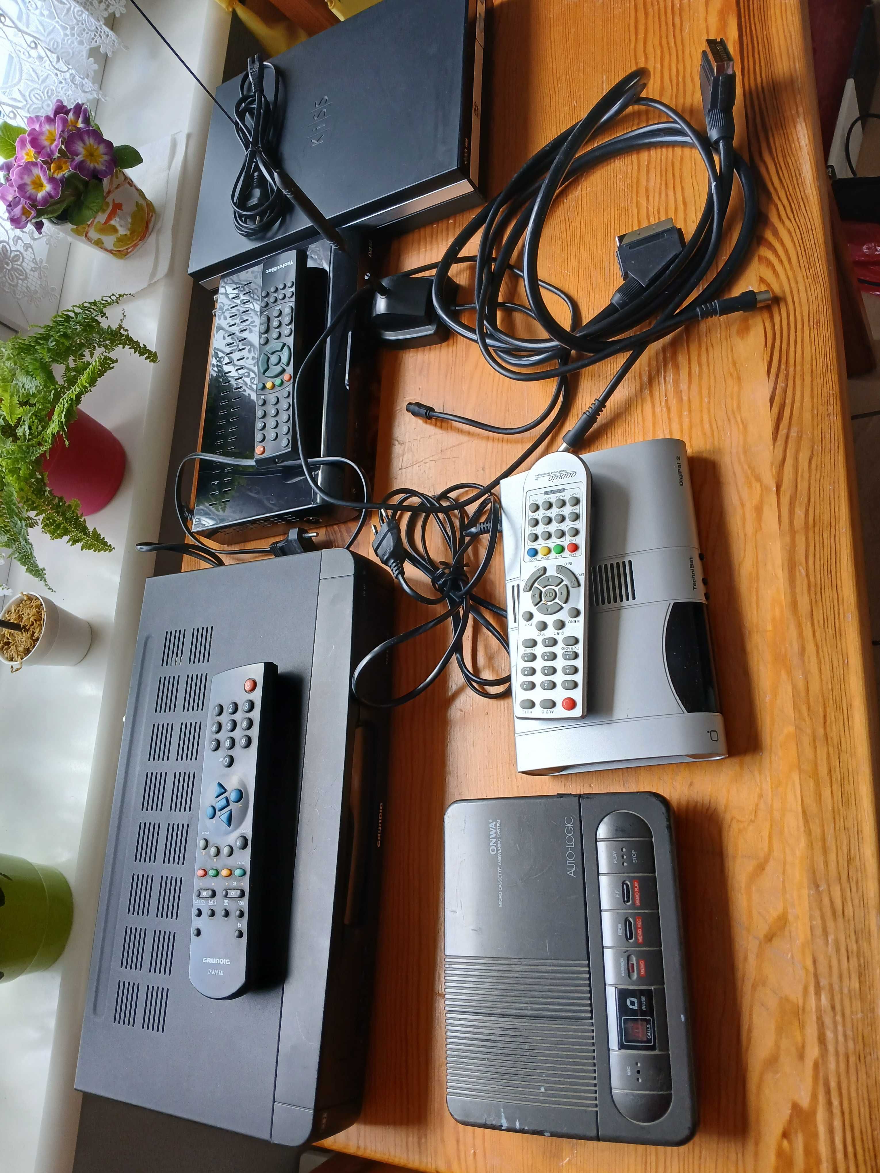 Dekodery, DVD, zestaw sprzetu eletr.za 80 zł.