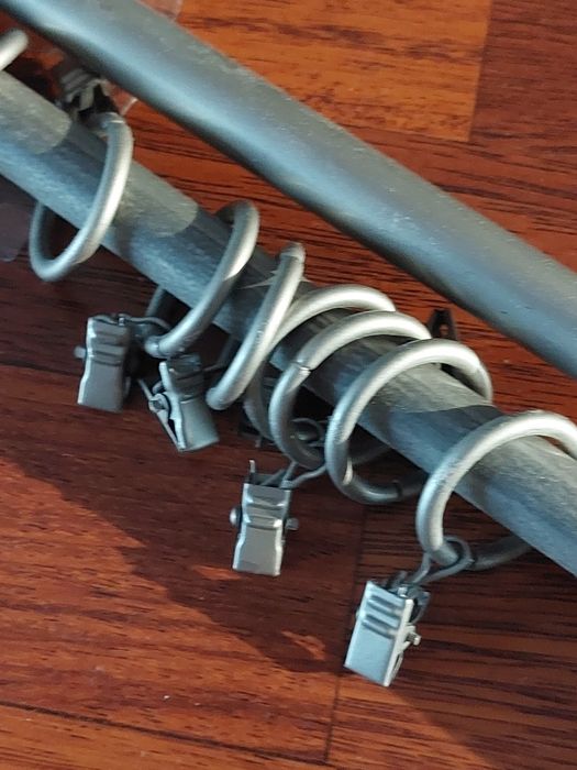 Karnisz podwojny stebrny